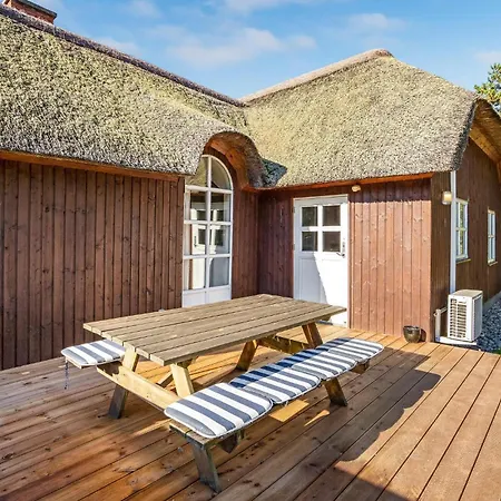 Rylen Romo Xi Holiday home